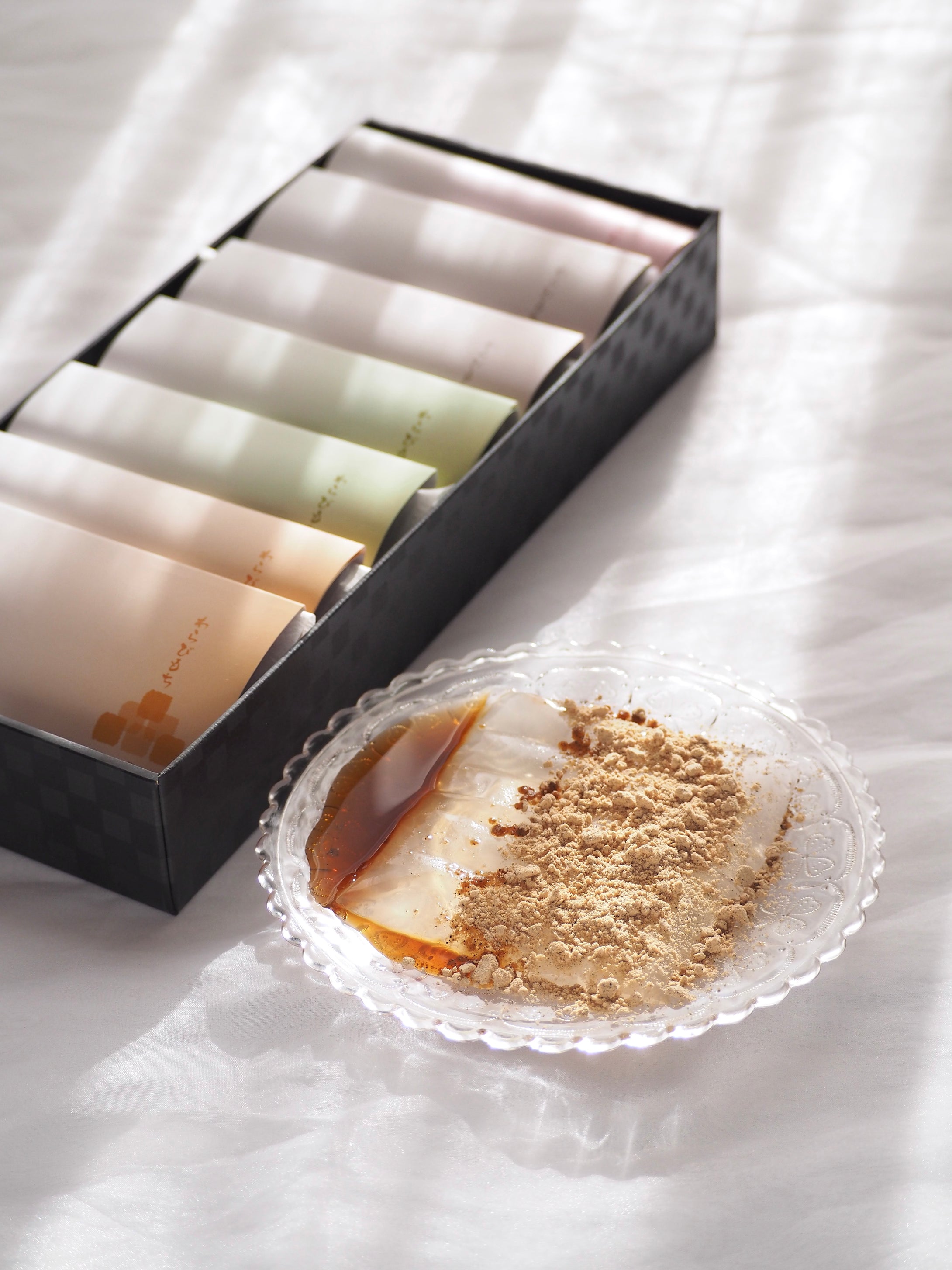 お歳暮ギフト人気NO1【GINZA芭蕉堂】　157年の歴史と職人技。湯煎5分で、とろける【炊き立て】の感動を！＜銅釜直火炊き＞ 本造り笑来美餅（わらび餅）7個ギフト